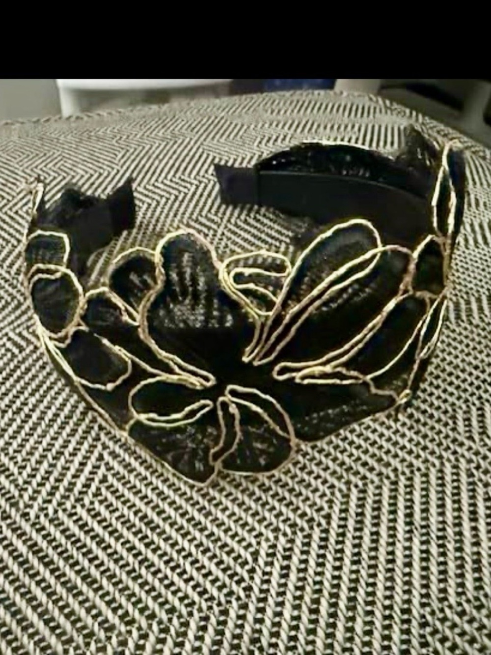 Flapper Headband for Women 1920s Vintage Floral Headpiece Elegant Black and Gold - Picture 10 of 11